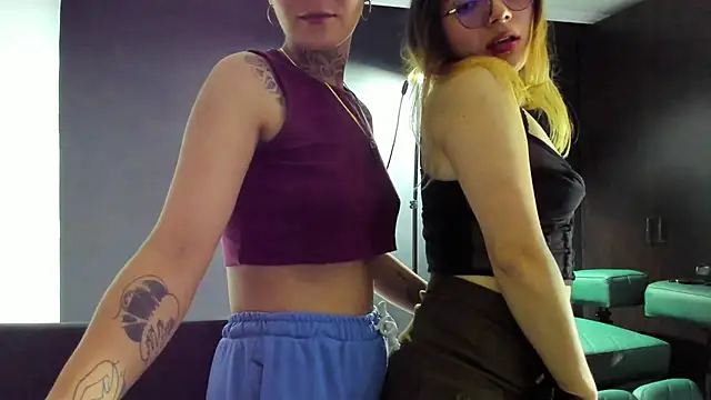 Snapshot of anaroman01 chatting on 11.07.25 anaroman01 online show from 11.07.25