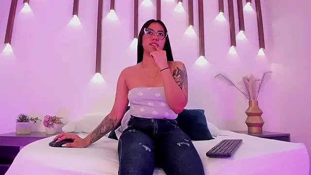 Snapshot of majo_rosse_ chatting on 02.19.26 majo rosse online show from 02.19.26