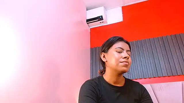 Snapshot of VeronicaRobles chatting on 06.22.26 VeronicaRobles online show from 06.22.26