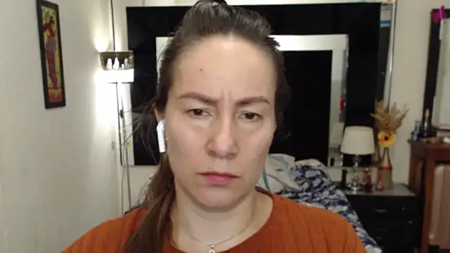 Snapshot of CATRINA-83 chatting on 11.14.25 CATRINA-83 online show from 11.14.25