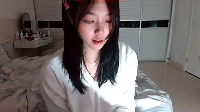 -Lucky Girl online show from 10.21.25