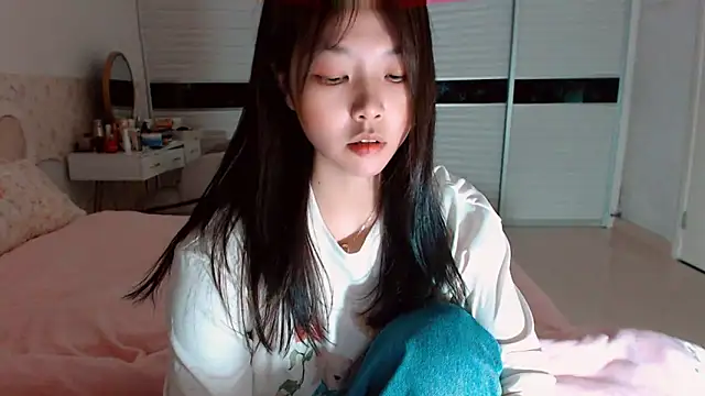 -Lucky Girl online show from 04.12.26