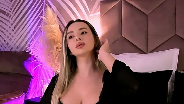 Snapshot of KatyaBelle chatting on 10.20.25 KatyaBelle online show from 10.20.25