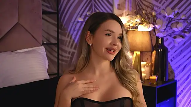 Snapshot of KatyaBelle chatting on 11.17.25 KatyaBelle online show from 11.17.25