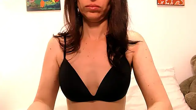 Snapshot of AliceRossi chatting on 11.21.25 AliceRossi online show from 11.21.25