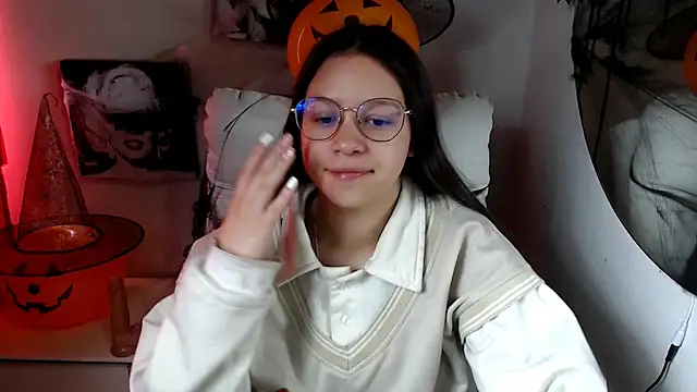 SamanthaRoldaan online show from 10.18.25