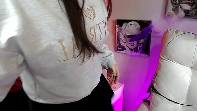 SamanthaRoldaan online show from 10.30.25