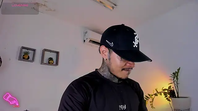 JordanSmiith  online show from 02.21.25