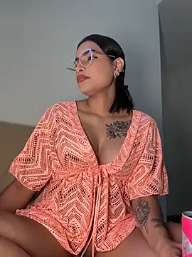 Snapshot of maykka chatting on 05.14.26 maykka online show from 05.14.26