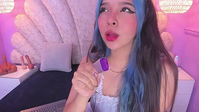 chloe watson  online show from 01.12.25