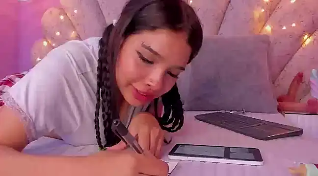 chloe watson  online show from 03.05.25