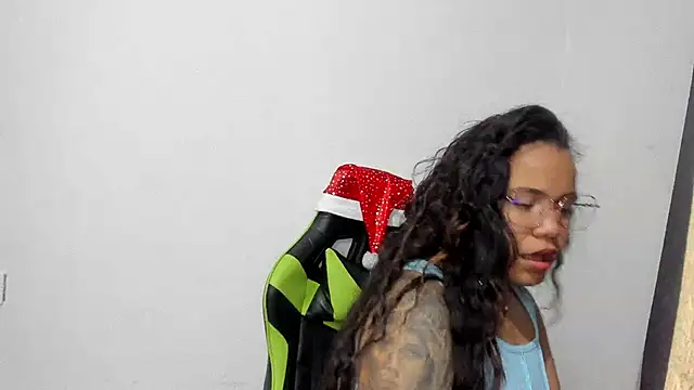 leila 22 online show from 12.15.24