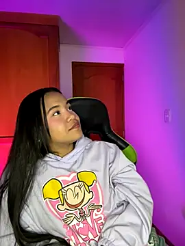 leila 22 online show from 10.18.25