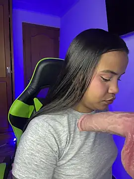 leila 22 online show from 02.13.26