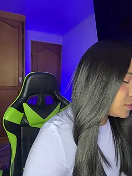 leila 22 online show from 04.20.26