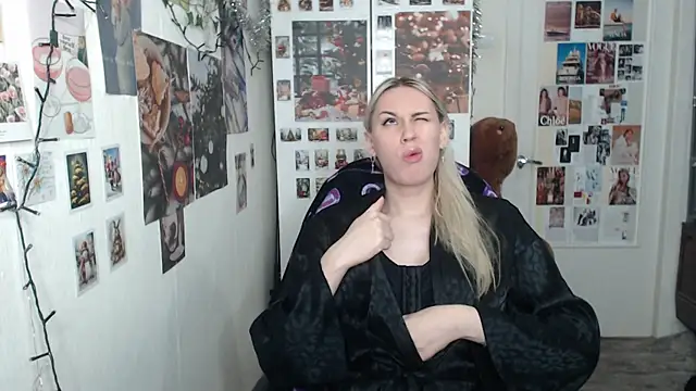 Snapshot of CapriScorpion chatting on 12.22.24 CapriScorpion online show from 12.22.24