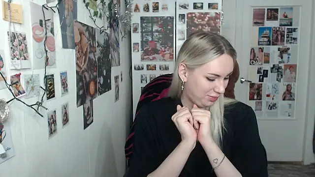 Snapshot of CapriScorpion chatting on 01.11.25 CapriScorpion online show from 01.11.25