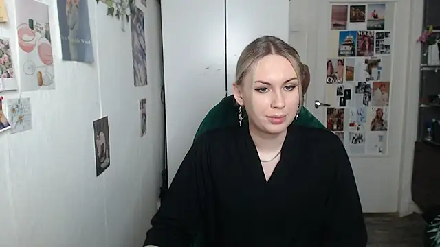 Snapshot of CapriScorpion chatting on 02.05.25 CapriScorpion online show from 02.05.25