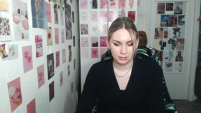 Snapshot of CapriScorpion chatting on 03.12.25 CapriScorpion online show from 03.12.25