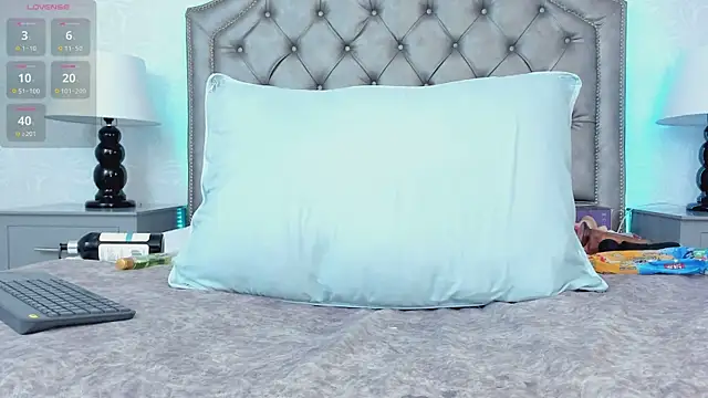 Snapshot of AdelaBrown chatting on 12.11.24 AdelaBrown online show from 12.11.24