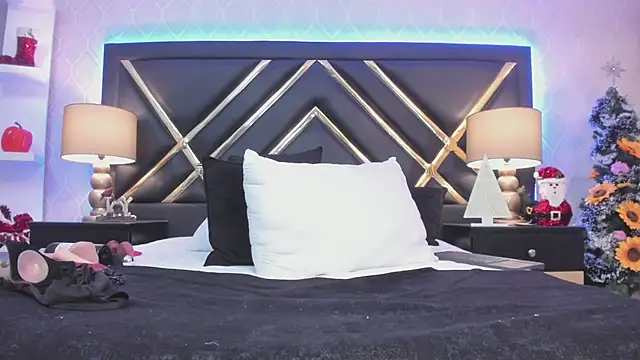 Snapshot of AdelaBrown chatting on 12.17.24 AdelaBrown online show from 12.17.24