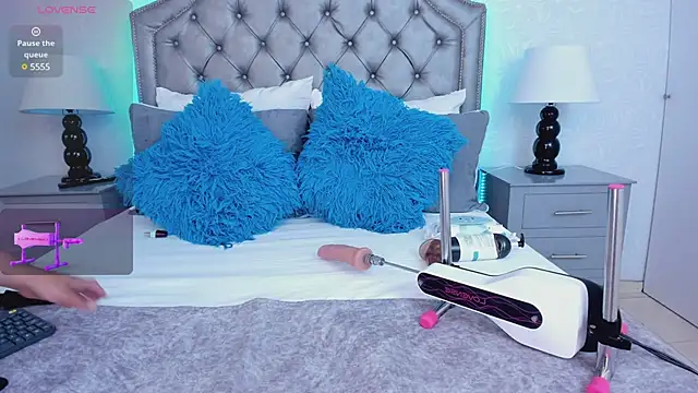 Snapshot of AdelaBrown chatting on 12.20.24 AdelaBrown online show from 12.20.24