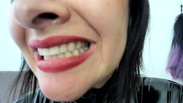 queen fetish online show from 01.21.25