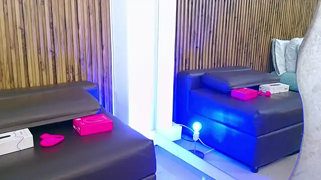 evelynjohnsoon online show from 09.13.25