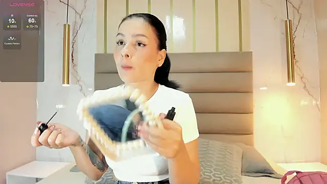 AnneDixie online show from 09.14.25