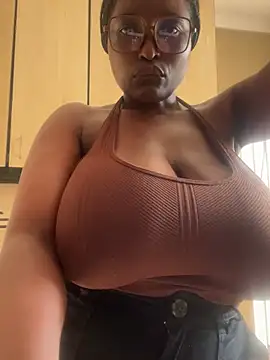 Bustygoddess32 online show from 01.19.25