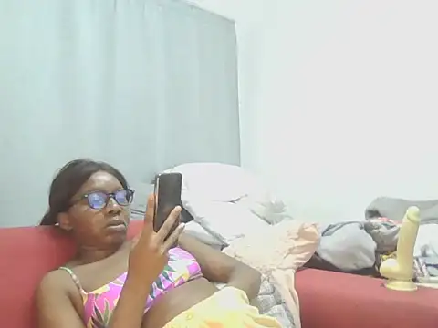 Snapshot of Sexxybella27 chatting on 04.21.26 Sexxybella27 online show from 04.21.26