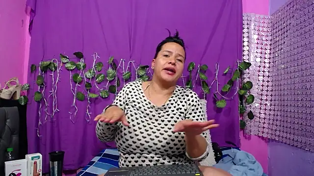 hazel 34 online show from 02.12.25