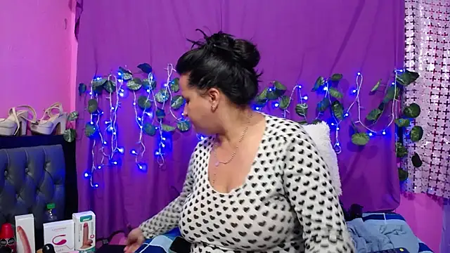 hazel 34 online show from 02.12.25