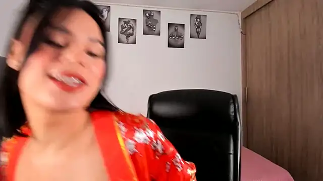 Snapshot of Bambi_gurl chatting on 01.31.25 Bambi gurl online show from 01.31.25