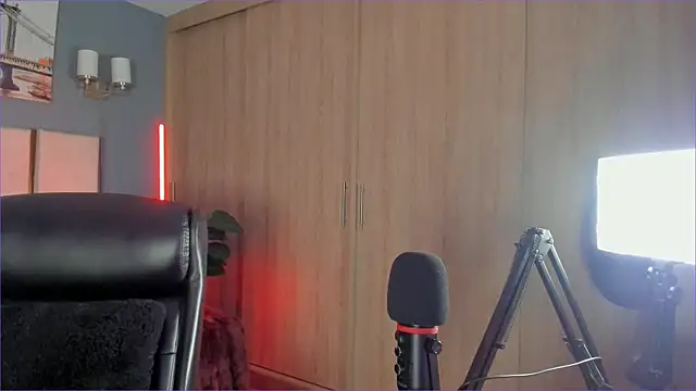 Snapshot of Bambi_gurl chatting on 09.08.25 Bambi gurl online show from 09.08.25