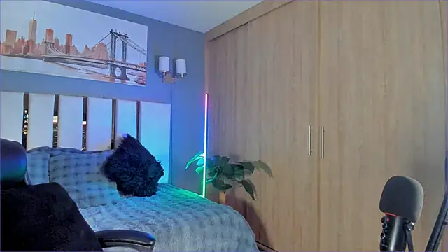 Snapshot of Bambi_gurl chatting on 11.25.25 Bambi gurl online show from 11.25.25