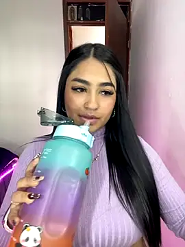 Snapshot of Charlotte_cutee18 chatting on 10.29.25 Charlotte cutee18 online show from 10.29.25