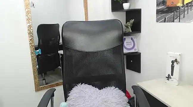 Snapshot of Prety_Nany chatting on 01.28.25 Prety Nany online show from 01.28.25