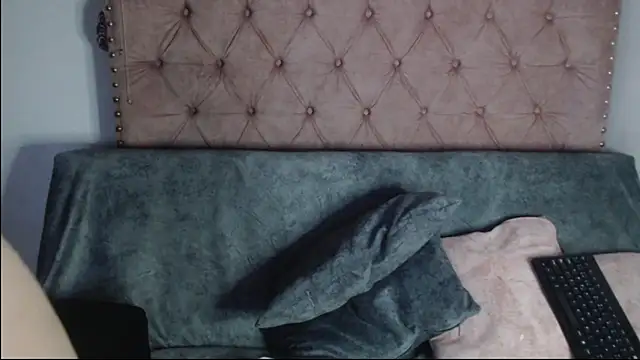 missbella1 online show from 10.15.25