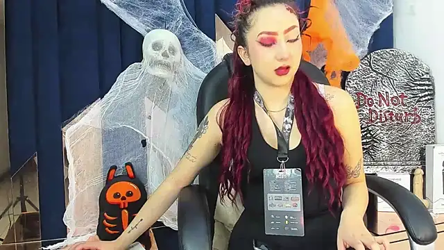 Snapshot of Barbie_girl_69 chatting on 10.31.25 Barbie girl 69 online show from 10.31.25