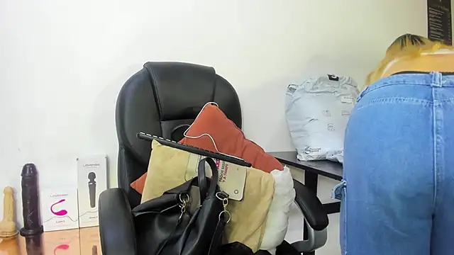 Snapshot of Barbie_girl_69 chatting on 11.11.25 Barbie girl 69 online show from 11.11.25