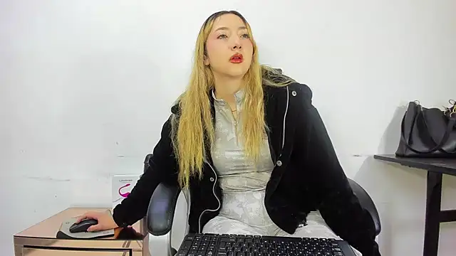 Snapshot of Barbie_girl_69 chatting on 11.12.25 Barbie girl 69 online show from 11.12.25