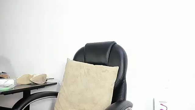 Snapshot of Barbie_girl_69 chatting on 11.27.25 Barbie girl 69 online show from 11.27.25