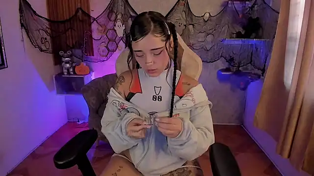 mia catt05 online show from 10.25.25