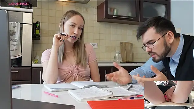 Snapshot of luxmuur chatting on 12.08.24 luxmuur online show from 12.08.24