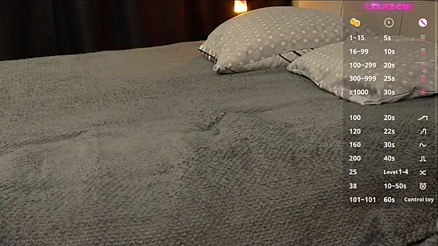 Snapshot of luxmuur chatting on 12.30.24 luxmuur online show from 12.30.24