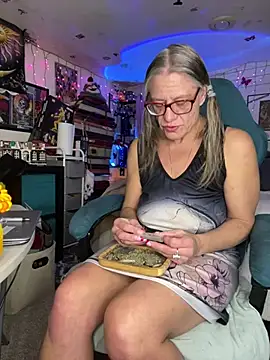 Snapshot of TrenaAnne chatting on 02.19.25 TrenaAnne online show from 02.19.25