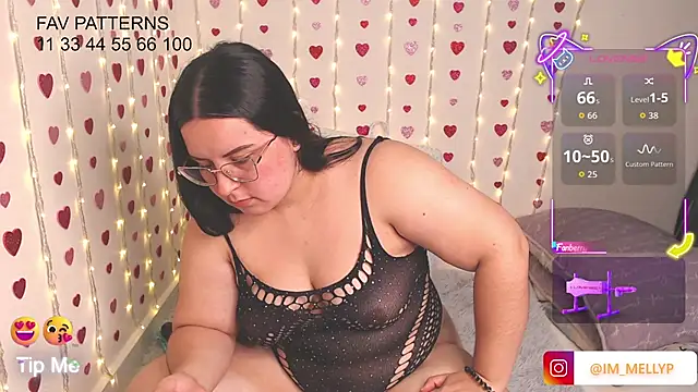 Snapshot of Mellyparker_ chatting on 04.22.26 Mellyparker online show from 04.22.26