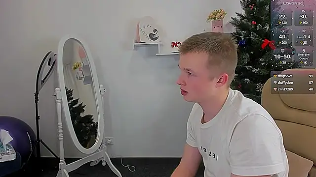 Snapshot of _Olli__Stiw_ chatting on 12.14.24 Olli Stiw online show from 12.14.24