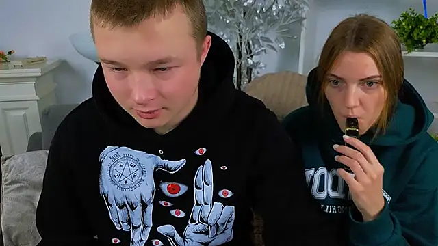 Snapshot of _Olli__Stiw_ chatting on 10.29.25 Olli Stiw online show from 10.29.25